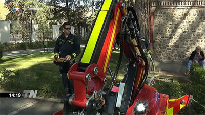 Los Bomberos de Madrid incorporan un robot de demolición y desescombro