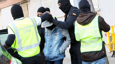 Detenidos en Badalona un matrimonio y sus hijos menores por yihadismo