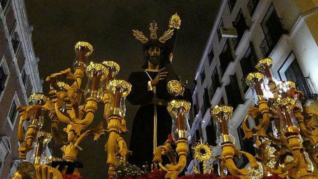 Madrid mantiene sus procesiones en una Semana Santa marcada por la lluvia