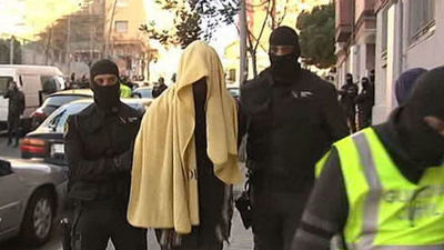 El juez envía a prisión a la madre que iba a enviar a Siria a sus gemelos de 16 años