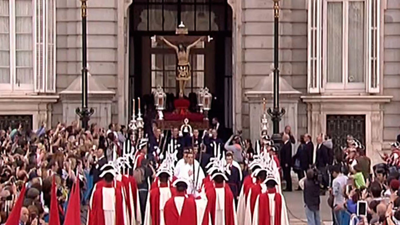 Salida de la procesión del Cristo de los Alabarderos