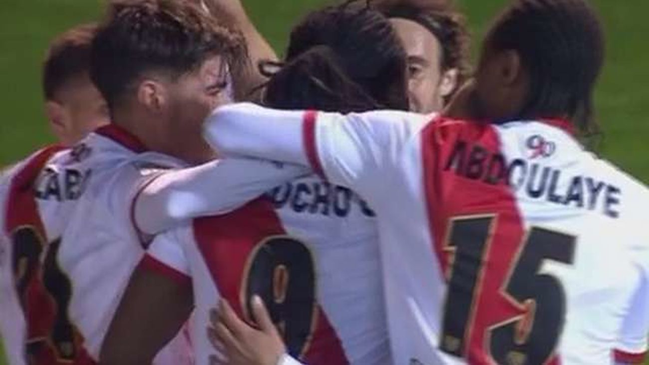 1-2. El Rayo Vallecano remonta y agudiza la crisis del Eibar