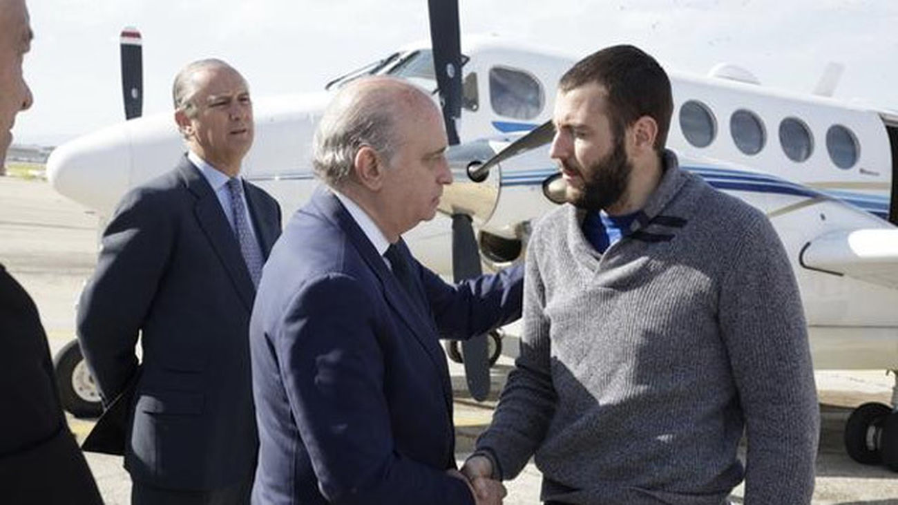 Llega a España el espeleólogo que sobrevivió al accidente en Marruecos