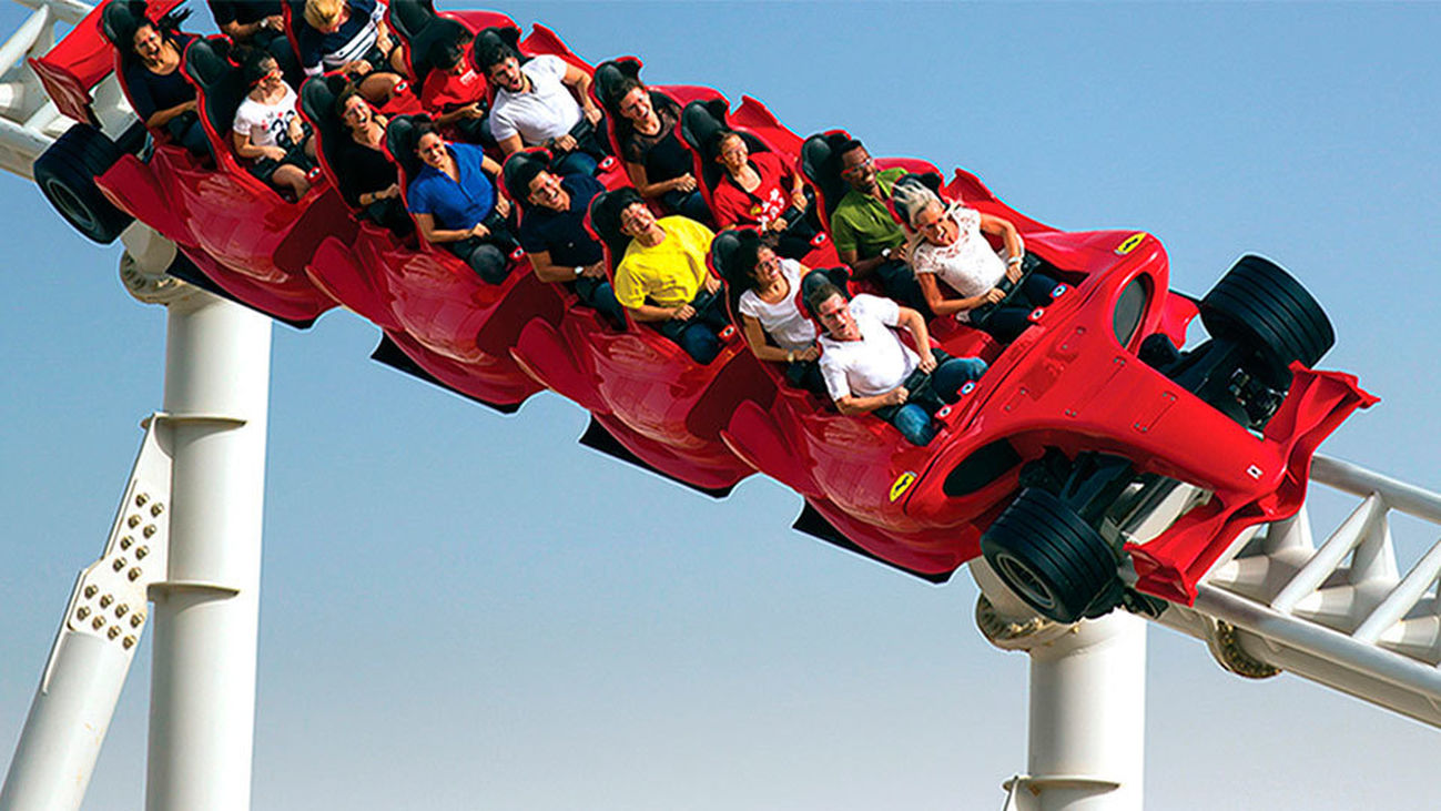 Ferrari World, el universo del motor en mitad del desierto