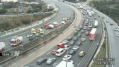 Tres heridos leves en un accidente múltiple en la A-6