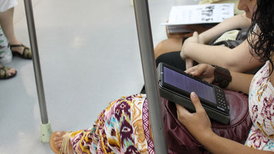 La campaña 'Libros a la Calle' vuelve a llenar los vagones con literatura