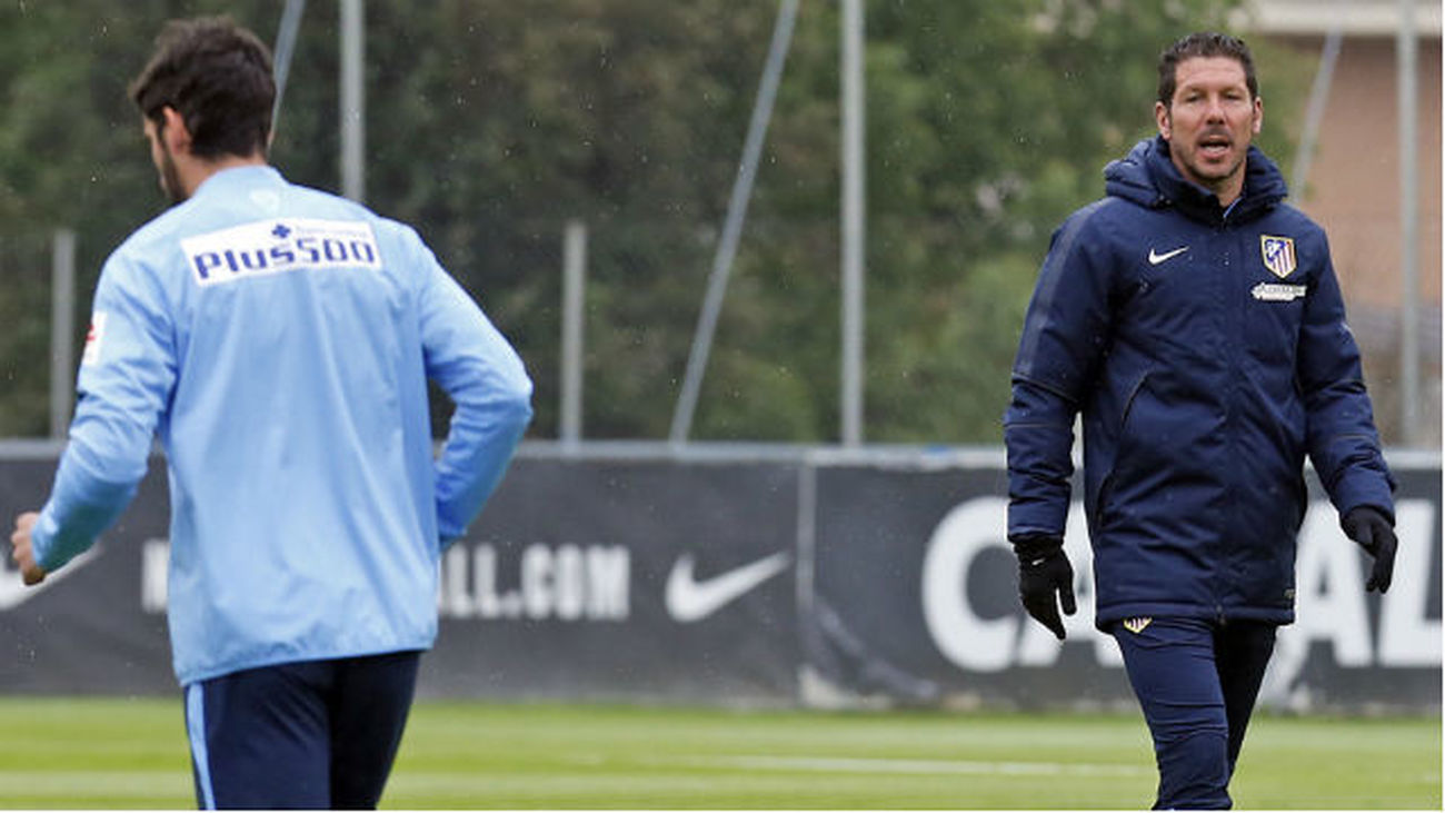 Simeone recupera a Moyá y Godín para Málaga