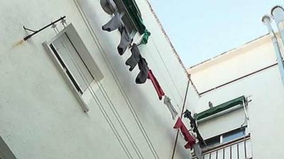 Un niño de 10 años ha sobrevivido a la caída de un cuarto piso en Navalcarnero