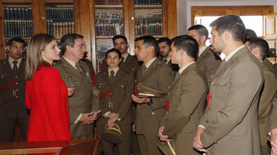 La reina Letizia visita la Academia de Artillería de Segovia