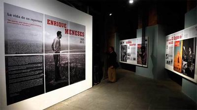 Las obras de Meneses, el 'francotirador' gráfico español más internacional, en la Sala Canal de Isabel II