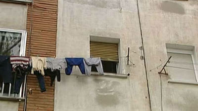 Un niño de 21 meses herido grave al caer desde un tercer piso en Villaverde