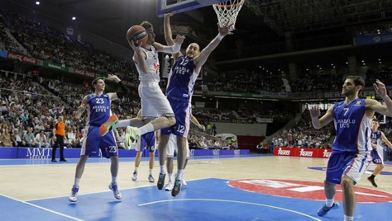 90-85. El Real Madrid remonta 17 puntos al Efes y se pone 2-0