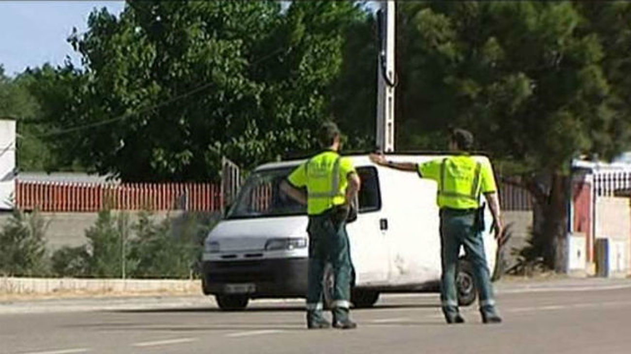 Se busca a una persona que atropelló con su coche a un peatón, que murió en la A-2