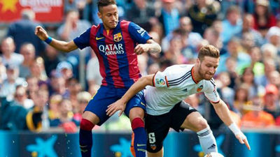 2-0. El Valencia cae pero hace temblar el Camp Nou