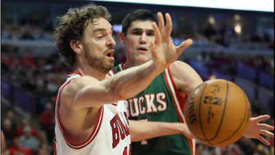 Pau Gasol abre con victoria el camino de los Bulls