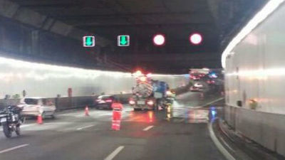 El puente de Segovia seguirá cerrado este lunes tras inundarse por la rotura de una vía de agua