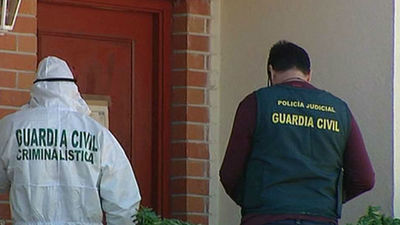 El casero de Majadahonda tenía cuchillos, hachas y un machete en el sótano