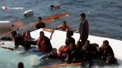 Al menos tres muertos al encallar una embarcación con 200 inmigrantes en Rodas