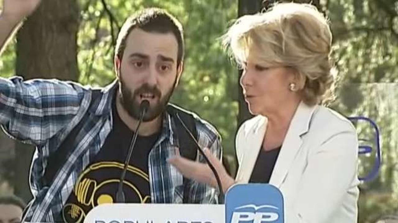 Antidesahucios intentan boicotecar el mitin de Cifuentes y Aguirre en Villaverde