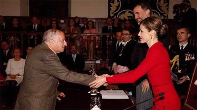 Juan Goytisolo recibe el Premio Cervantes de manos del Rey