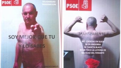 Un candidato del PSOE se "desnuda" en los carteles cubierto con una rosa