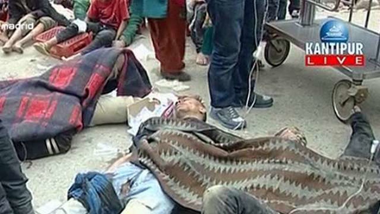 Más de un millar de muertos en el terremoto en Nepal