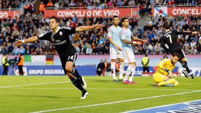 2-4. 'Chicharito' mantiene al Real Madrid en la lucha por la Liga