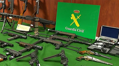 Incautan 99 armas a una red que las reactivaba para venderlas en el mercado negro