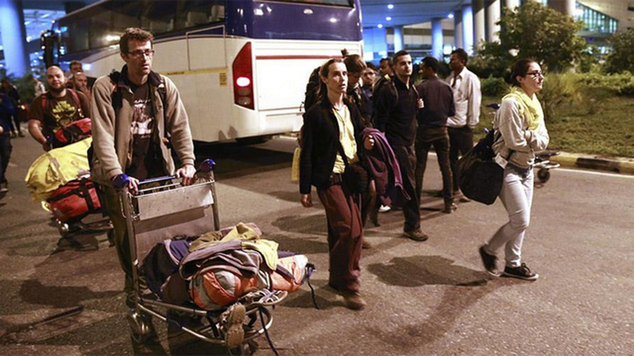 El Gobierno completa la evacuación de 127 españoles de Nepal y sigue buscando a 103