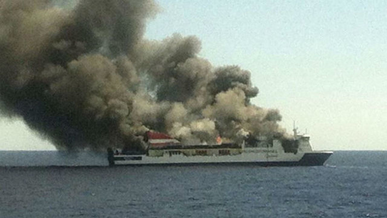 Llegan al puerto de Palma los evacuados del ferry incendiado
