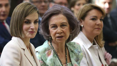 La Reina Sofía pasa a la Reina Letizia el testigo en los premios del Real Patronato de Discapacidad