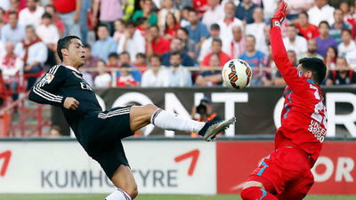 2-3. Ronaldo mantiene vivo al Real Madrid en la lucha por el título