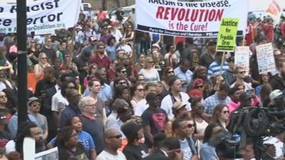 Miles de manifestantes marchan en Baltimore tras la imputación de policías