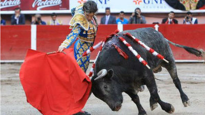 José Tomás sale por la puerta grande con 3 orejas en su vuelta a Aguascalientes