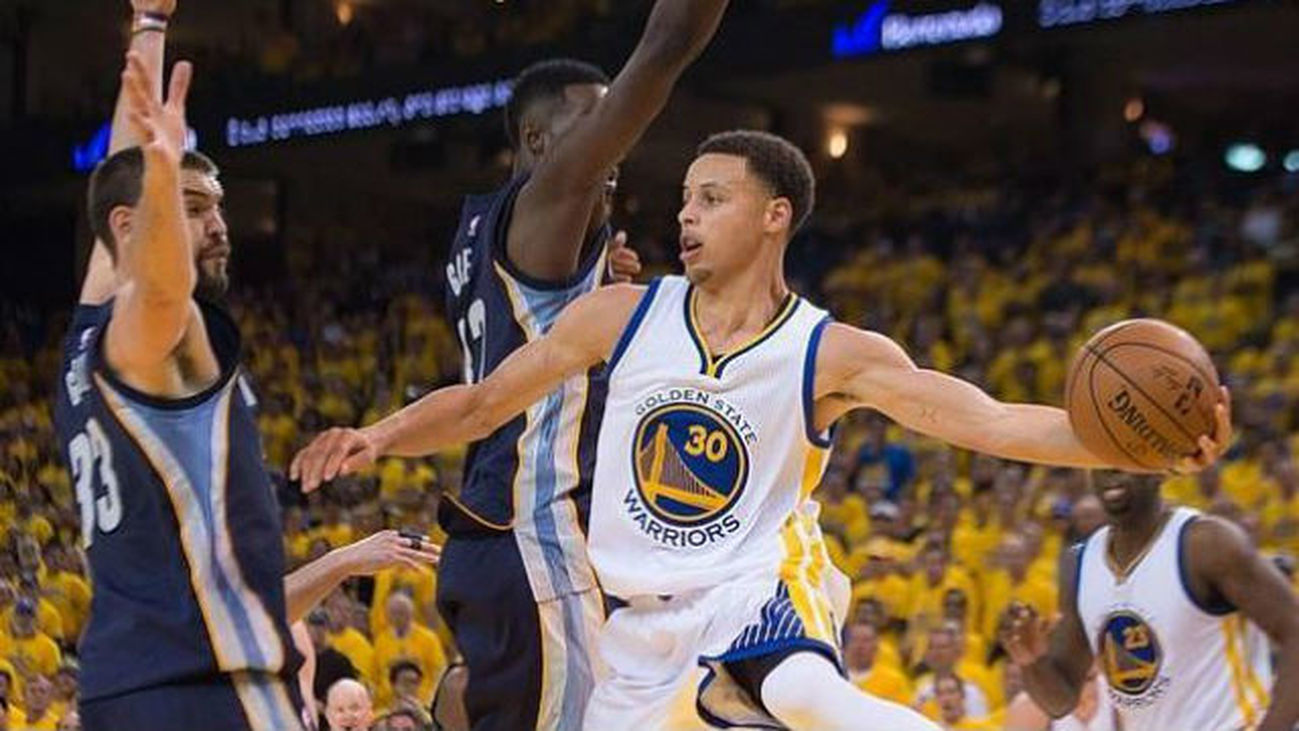 101-86. Curry y Warriors exhiben su poder ante Grizzlies