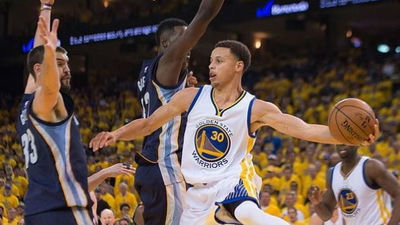 101-86. Curry y Warriors exhiben su poder ante Grizzlies