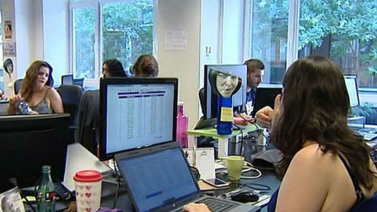 El paro baja en 253.900 personas y la tasa de desempleo se sitúa en el 18,91 %