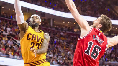 Todas las eliminatorias empatadas tras los triunfos de Rockets y Cavaliers