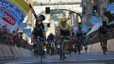 Giro: Viviani gana al sprint y Matthews se viste de rosa