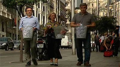 UPyD lanza en la calle su campaña 'Pasa la bola'