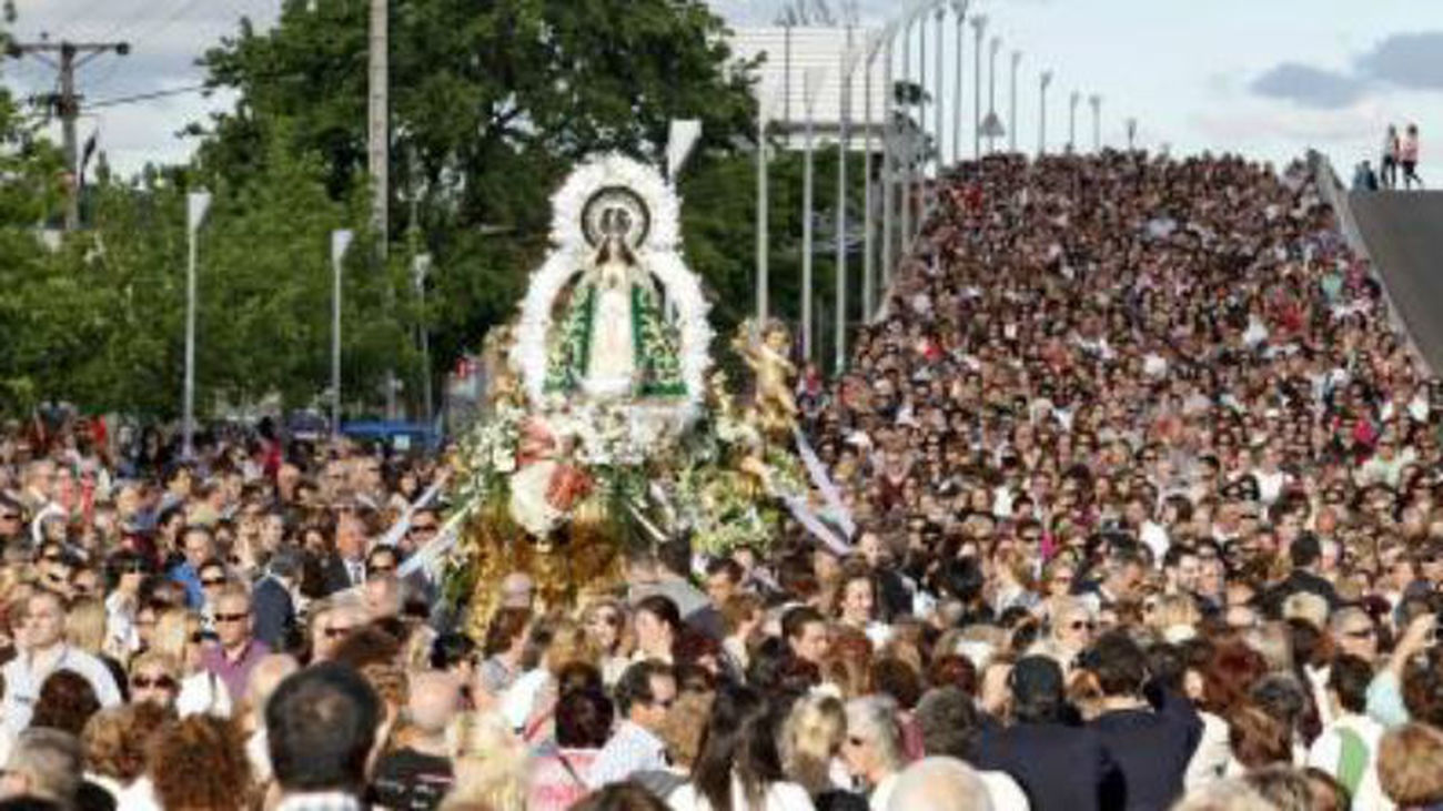 La bajada de la Virgen de los Angeles hasta la catedral, comienzo de las fiestas de Getafe