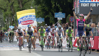 Giro: Sprint para Ulissi y Contador, con dolor, sigue líder