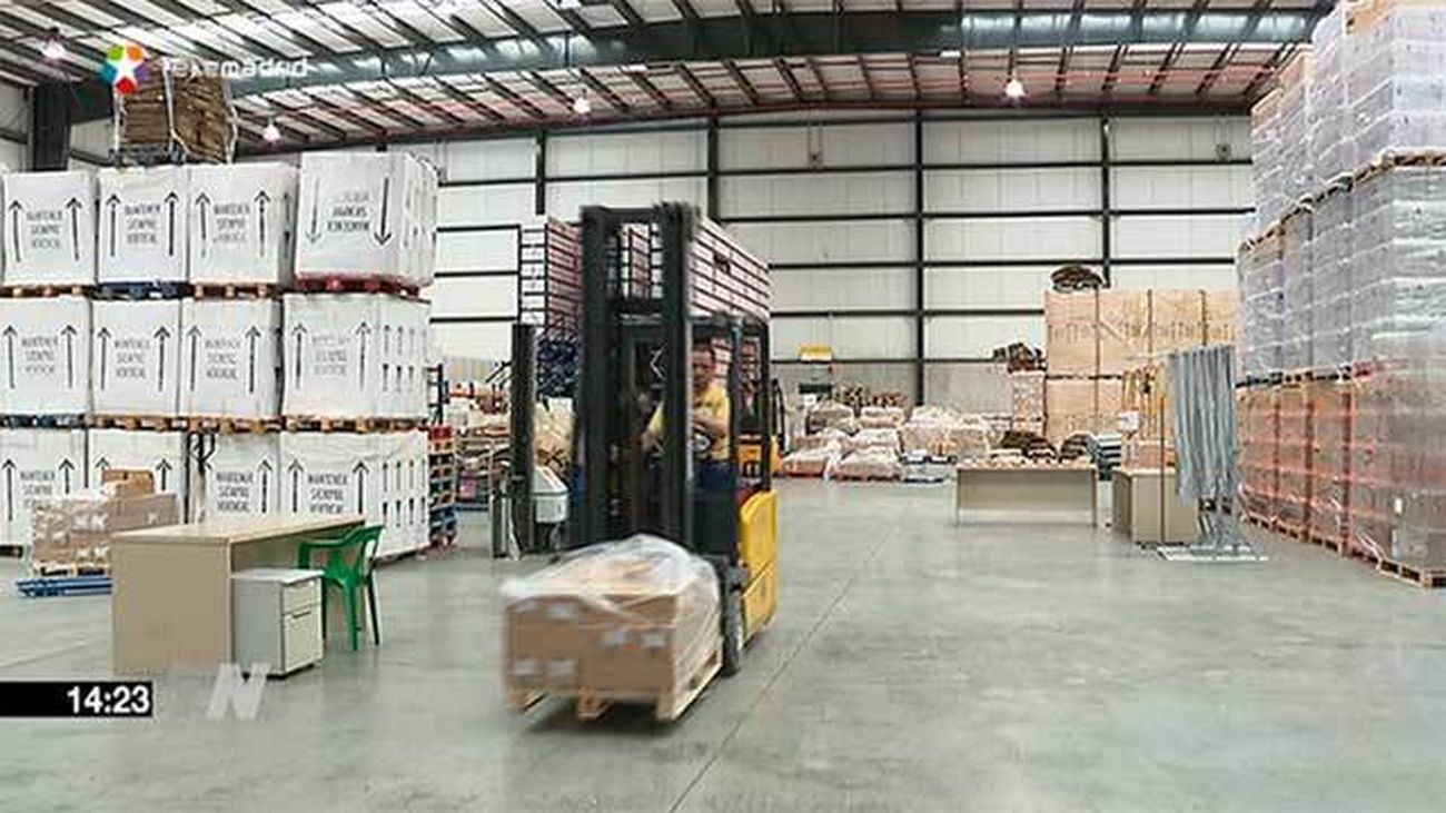 Los colegios electorales de Madrid comienzan a recibir las 30.000 urnas del 24M