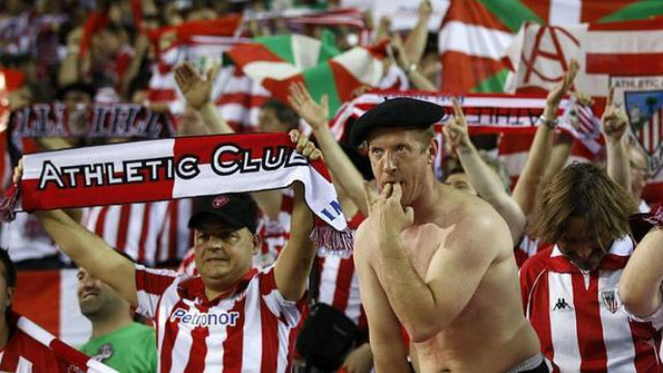 Aficionados del Athlétic silban el himno
