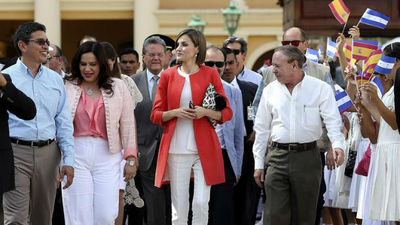 La Reina de España llega a El Salvador para visitar proyectos de cooperación