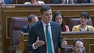 Rajoy rechaza la propuesta de Sánchez de retirar la reforma local tras el 24M