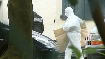 Detenida una pareja que escondía un arsenal de ETA en un zulo de una casa de Biarritz