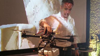 Drones y espejos inteligentes para ganar al cliente cuando compra un sandwich