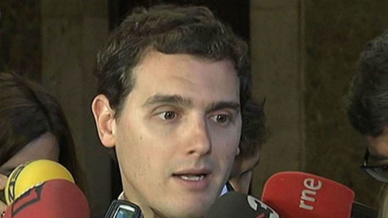 Rivera condiciona su apoyo a Cifuentes y Díaz a que limpien sus partidos