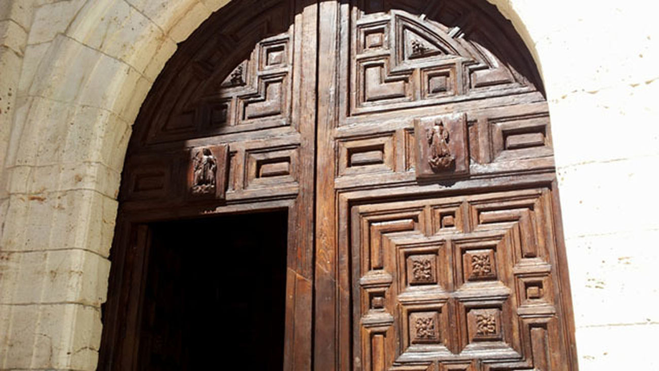 Reparan el portón de la Iglesia San Juan Bautista de Arganda, del siglo XVIII